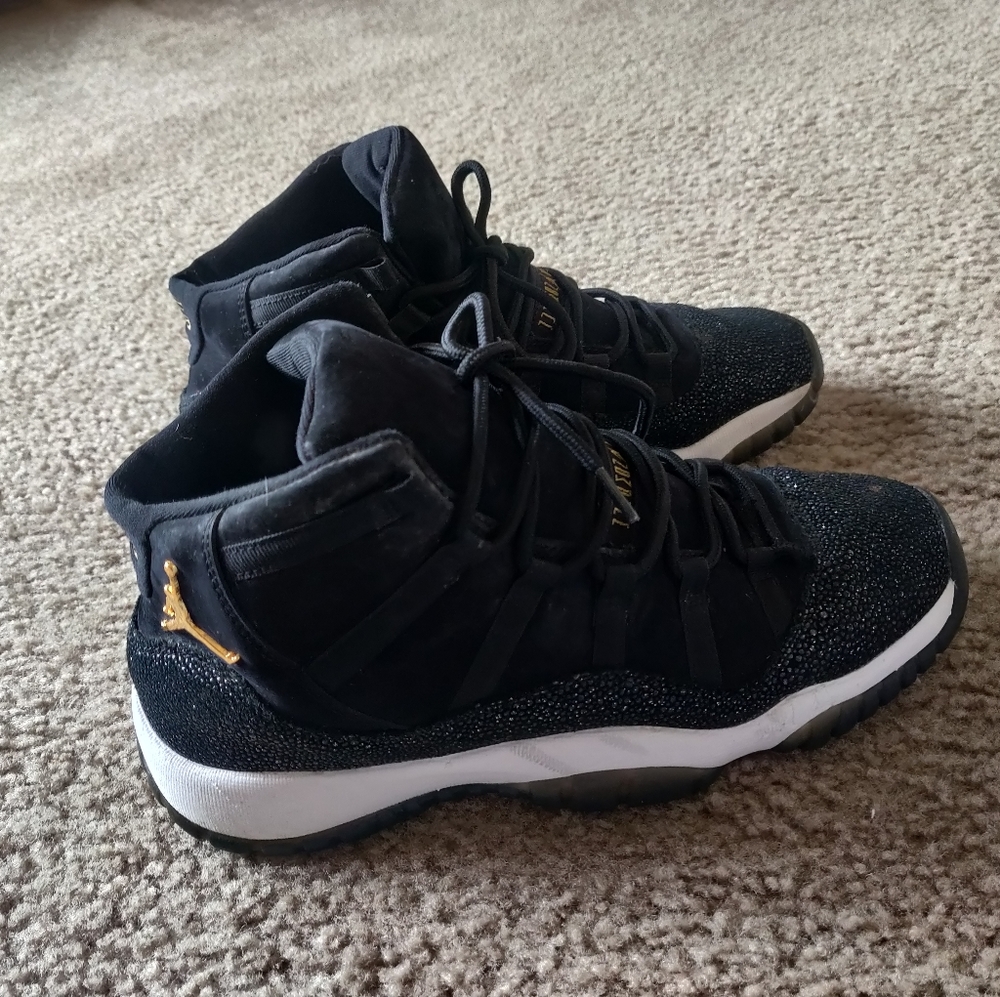 Nike Jordan 11 Retro Heiress Black Stingray 852625-030 Women's 9.5 Kids 8Y